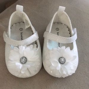 Never worn koala baby shoes!